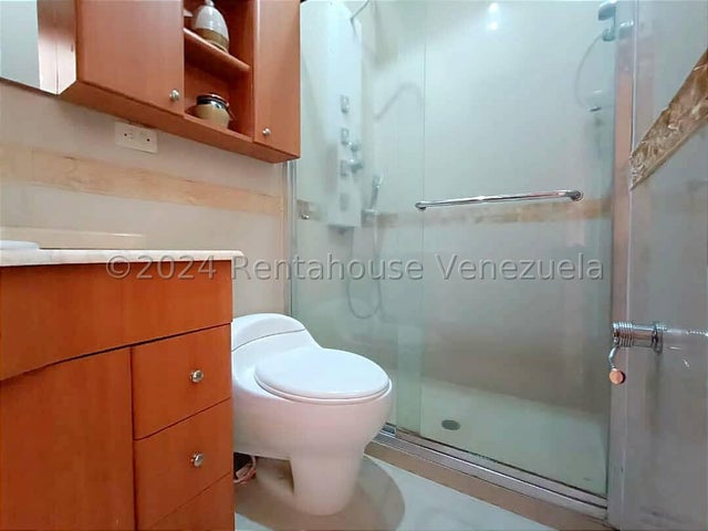 CASA EN VENTA URBANIZACION EL CASTAÑO MARACAY ESTADO ARAGUA MLS 25-2902. EJGP