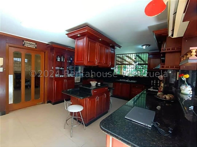 CASA EN VENTA URBANIZACION EL CASTAÑO MARACAY ESTADO ARAGUA MLS 25-2902. EJGP