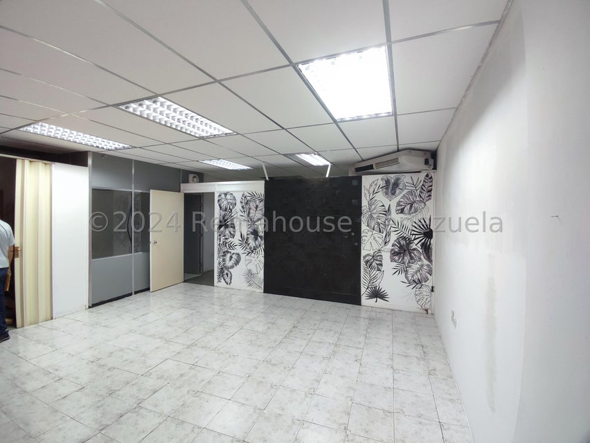 Local en venta ubicado en Valles de Camoruco Valencia Carabobo Venezuela Cod 25-4579