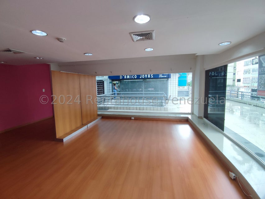 Local en venta ubicado en Valles de Camoruco Valencia Carabobo Venezuela Cod 25-4579