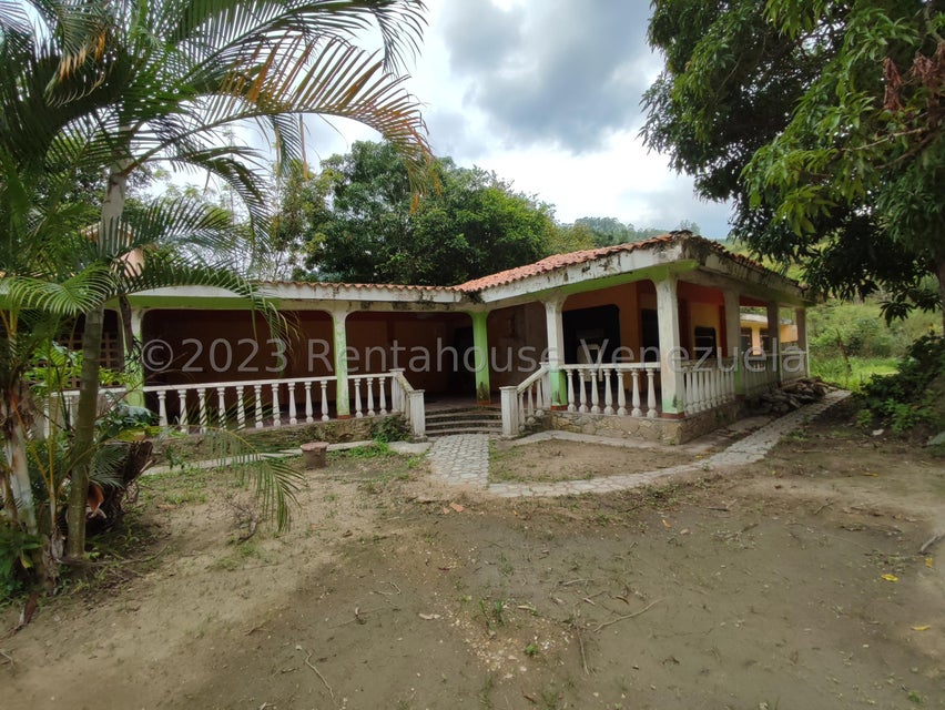Terreno y Casa tipo Campreste en venta ubicada en la Entrada de Naguanagua Carabobo Cod 25-5197
