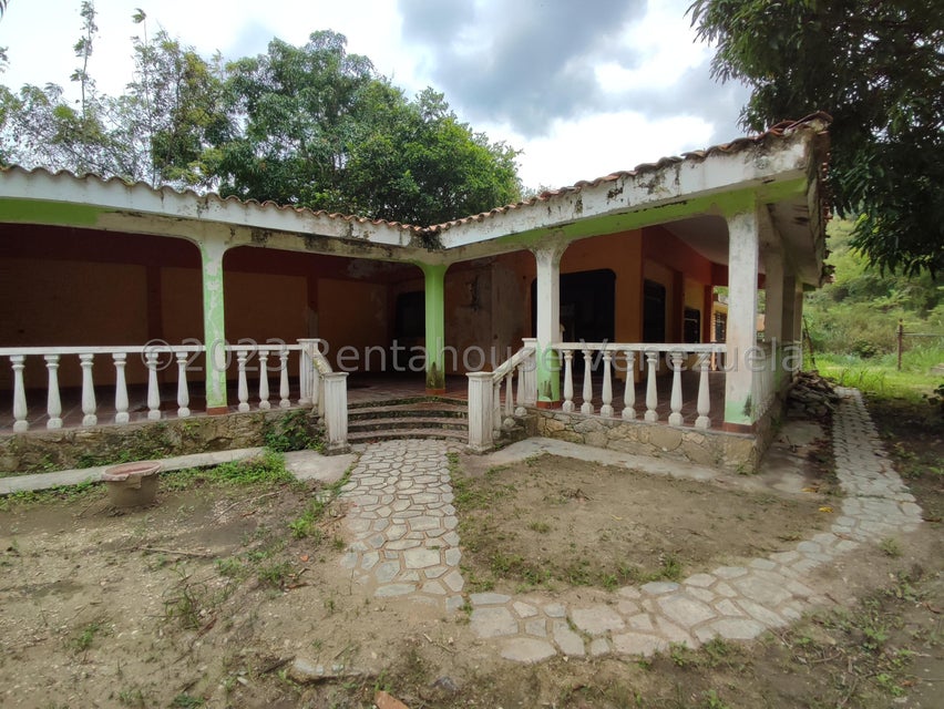 Terreno y Casa tipo Campreste en venta ubicada en la Entrada de Naguanagua Carabobo Cod 25-5197