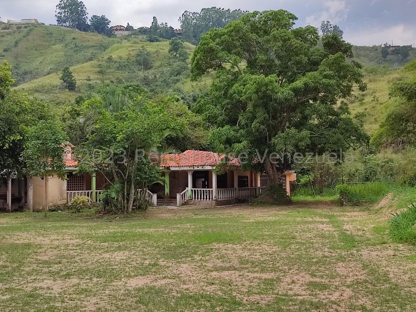 Terreno y Casa tipo Campreste en venta ubicada en la Entrada de Naguanagua Carabobo Cod 25-5197