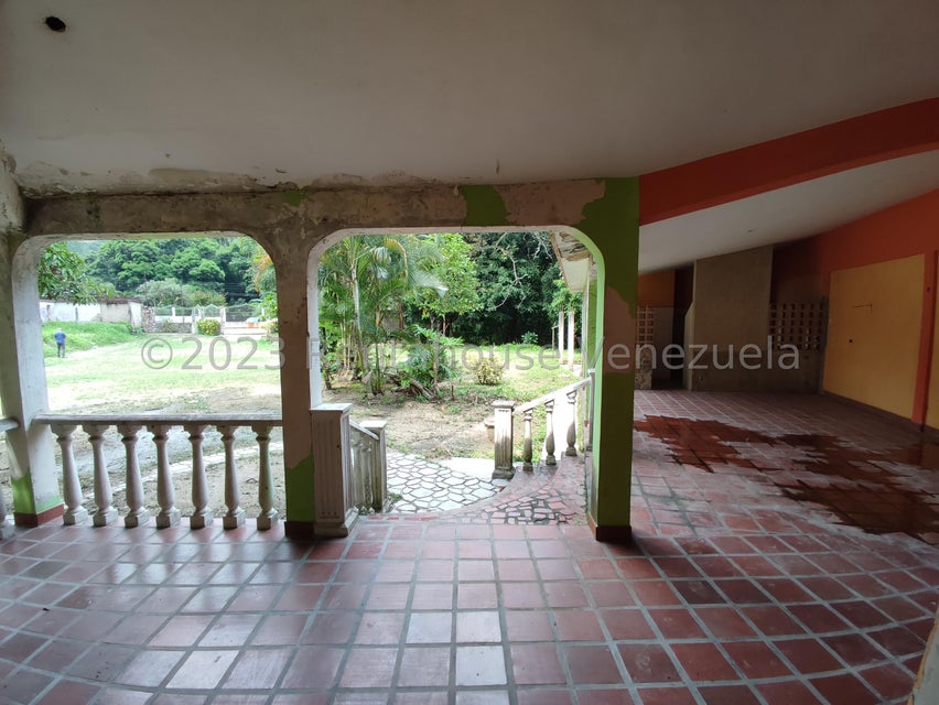 Terreno y Casa tipo Campreste en venta ubicada en la Entrada de Naguanagua Carabobo Cod 25-5197