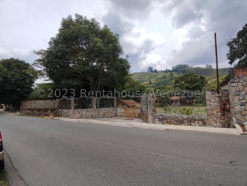 Terreno y Casa tipo Campreste en venta ubicada en la Entrada de Naguanagua Carabobo Cod 25-5197