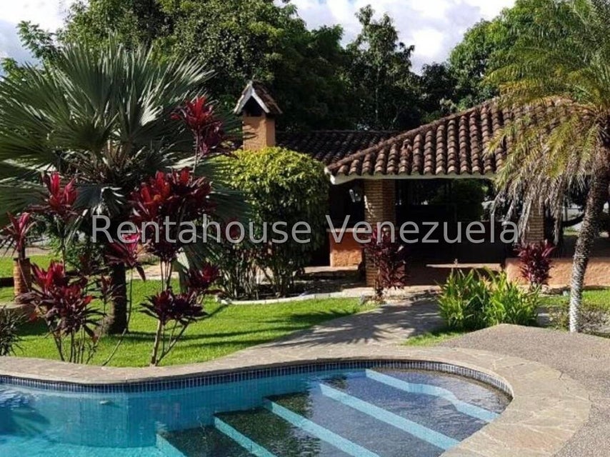 Espectacular Casa Campestre en venta ubicada en la Hacienda Los Aguacate Municipio Libertador Carabobo Venezuela cod 25-6817
