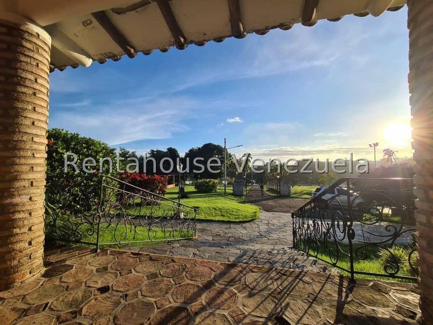 Espectacular Casa Campestre en venta ubicada en la Hacienda Los Aguacate Municipio Libertador Carabobo Venezuela cod 25-6817