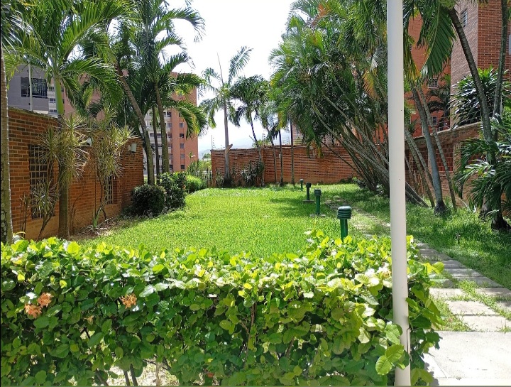 VENDO ELEGANTE PENTHOUSE EN GUATIRE
