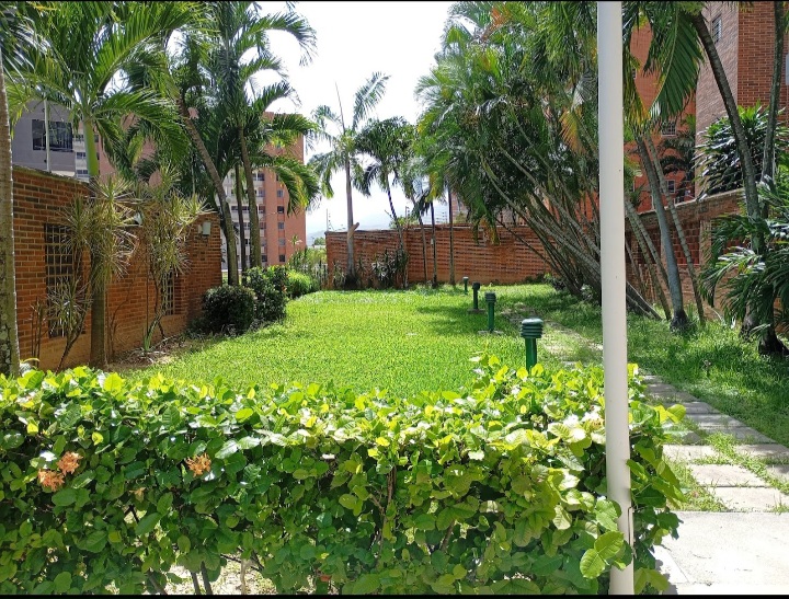 VENDO ELEGANTE PENTHOUSE EN GUATIRE
