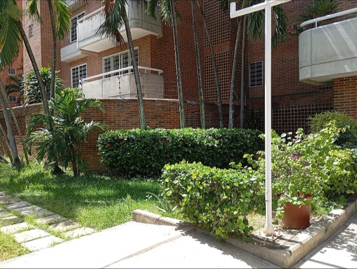 VENDO ELEGANTE PENTHOUSE EN GUATIRE