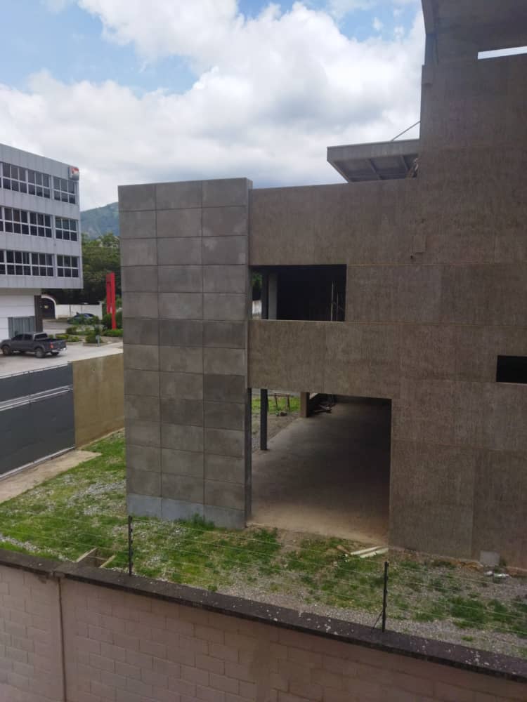 Moderno Edificio en Obra Gris VALERA