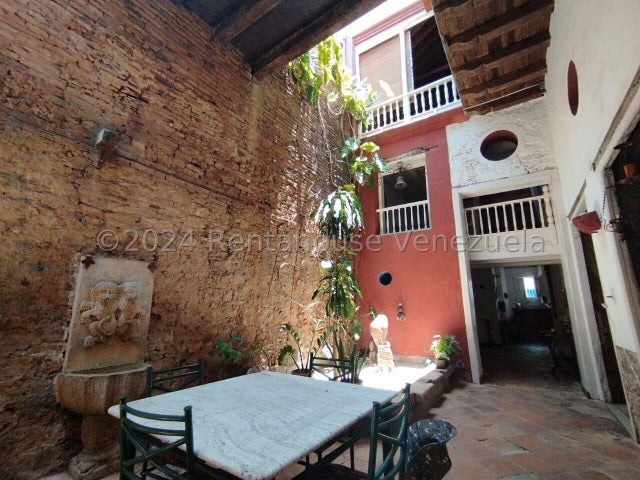 Posada Totalmente Amoblada, Equipada y Operativa en Venta Zona Colonial El Malecon Puerto Cabello