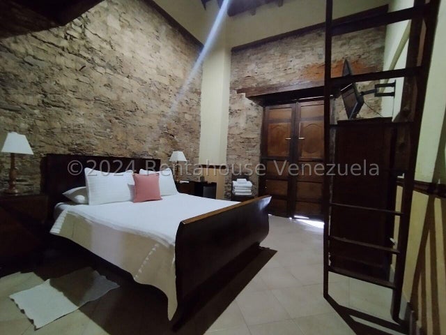 Posada Totalmente Amoblada, Equipada y Operativa en Venta Zona Colonial El Malecon Puerto Cabello
