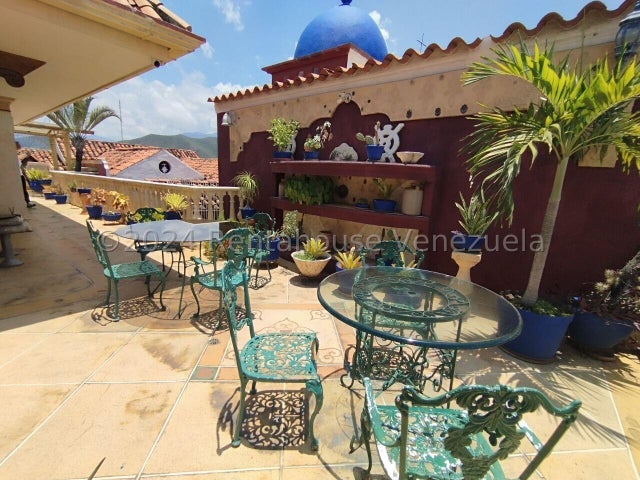 Posada Totalmente Amoblada, Equipada y Operativa en Venta Zona Colonial El Malecon Puerto Cabello