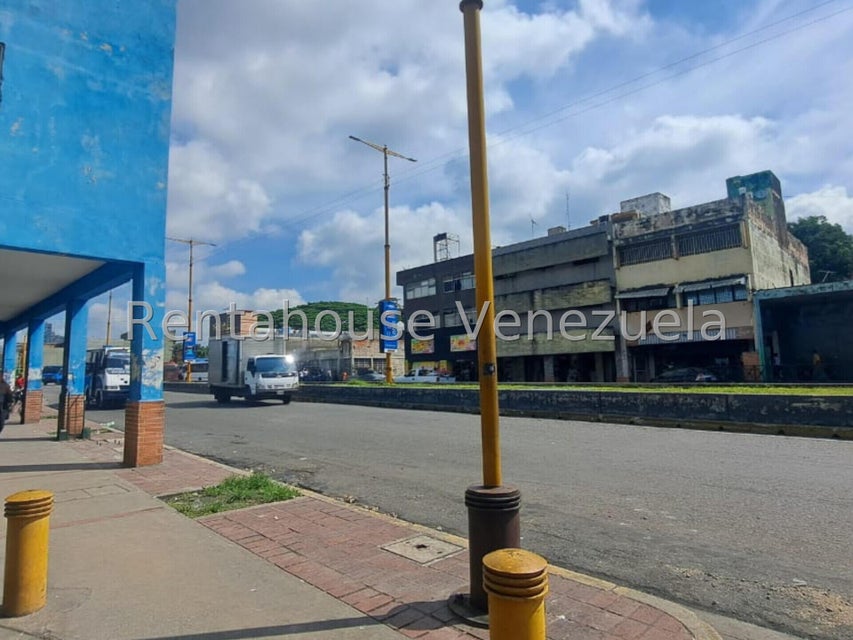 Galpon en venta ubicado en la Av Bolivar Sur Valencia Carabobo Venezuela Cod 25-6893 Eloisa Mejia
