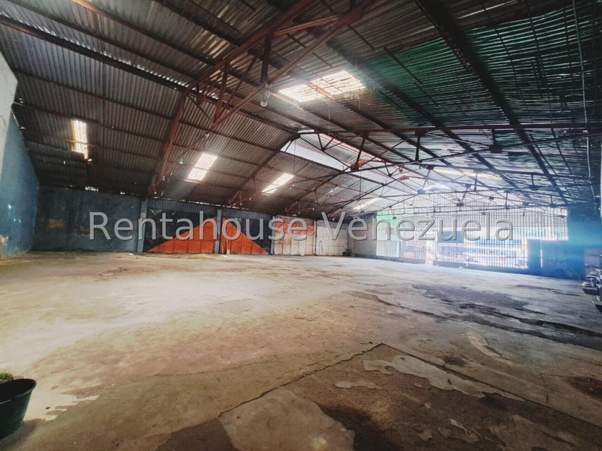 Galpon en venta ubicado en la Av Bolivar Sur Valencia Carabobo Venezuela Cod 25-6893 Eloisa Mejia
