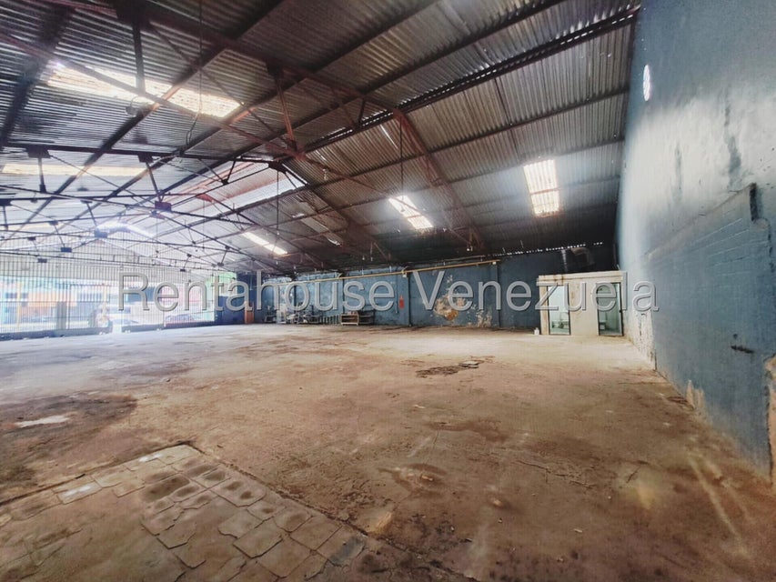 Galpon en venta ubicado en la Av Bolivar Sur Valencia Carabobo Venezuela Cod 25-6893 Eloisa Mejia