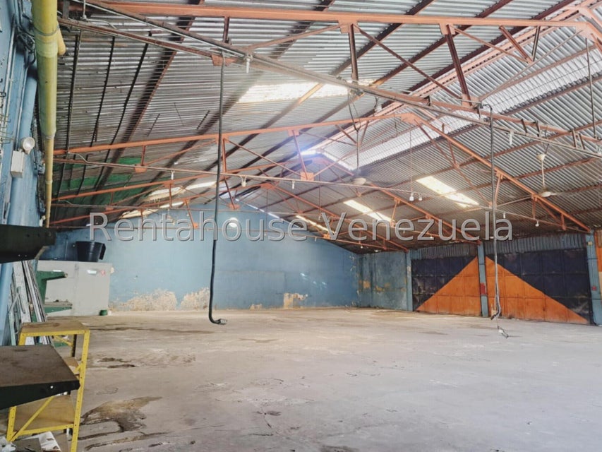 Galpon en venta ubicado en la Av Bolivar Sur Valencia Carabobo Venezuela Cod 25-6893 Eloisa Mejia