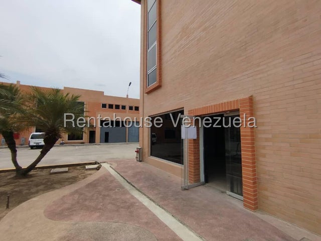 #25-18918 Local Comercial en Alquiler  Zona Industrial Av Henry Ford Valencia