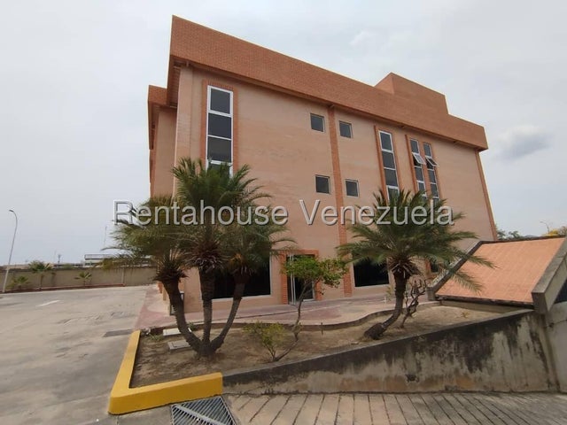 #25-18918 Local Comercial en Alquiler  Zona Industrial Av Henry Ford Valencia