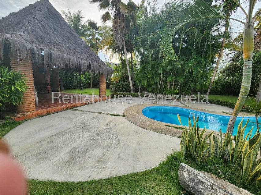 Casa en venta en San Diego Urb. Las  Mercedes carabobo Desiree Castillo Rentahouse 25-1819