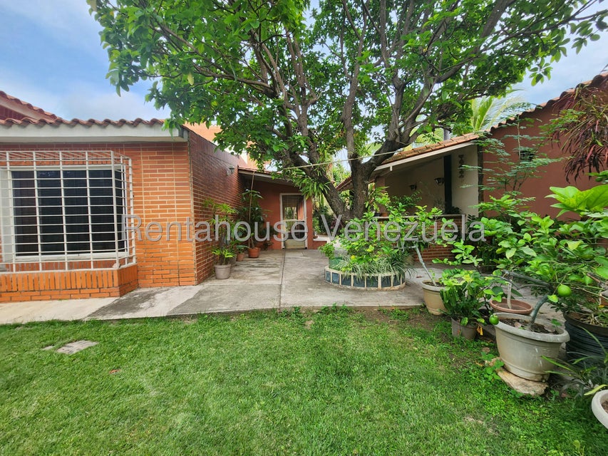 Casa en venta en San Diego Urb. Las  Mercedes carabobo Desiree Castillo Rentahouse 25-1819