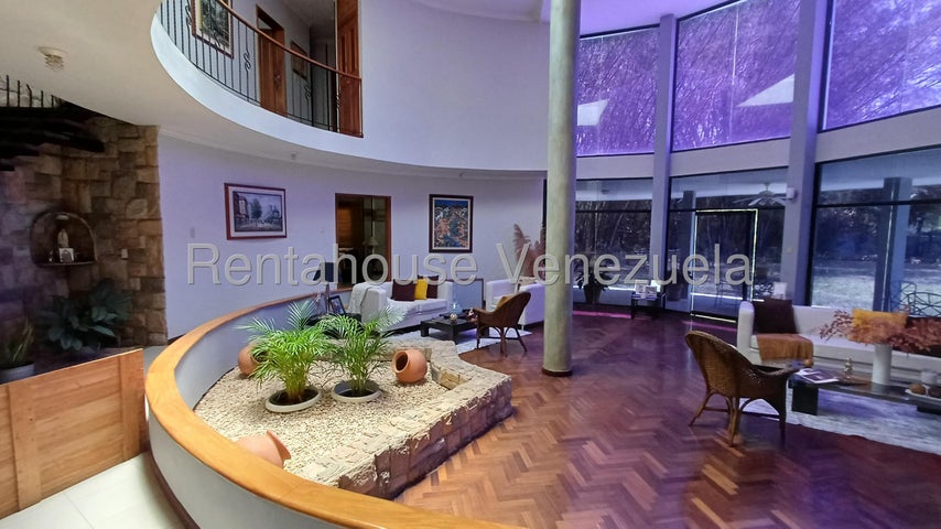 Casa en Altos de Guataparo Valencia Carabobo 25-20354 ELOISA MEJIA