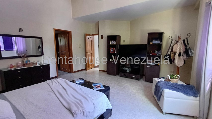 Casa en Altos de Guataparo Valencia Carabobo 25-20354 ELOISA MEJIA