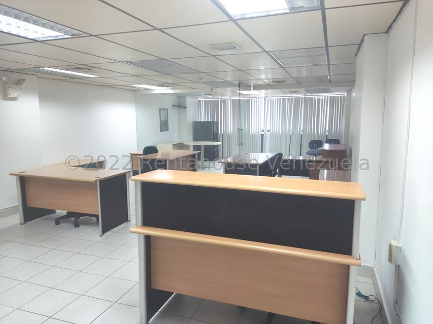 Oficina en venta en la Torre Movilnet Kerdel Valencia Carabobo Desiree Castillo Rentahouse 24-14069