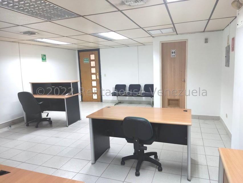 Oficina en venta en la Torre Movilnet Kerdel Valencia Carabobo Desiree Castillo Rentahouse 24-14069
