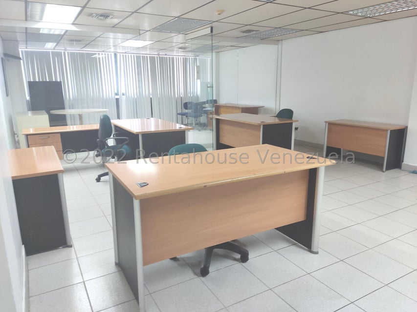 Oficina en venta en la Torre Movilnet Kerdel Valencia Carabobo Desiree Castillo Rentahouse 24-14069
