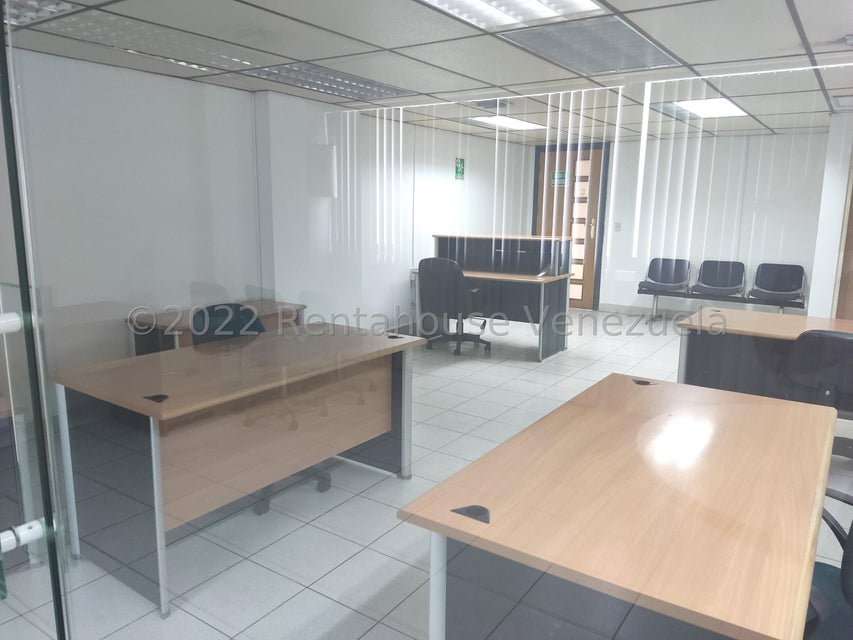 Oficina en venta en la Torre Movilnet Kerdel Valencia Carabobo Desiree Castillo Rentahouse 24-14069