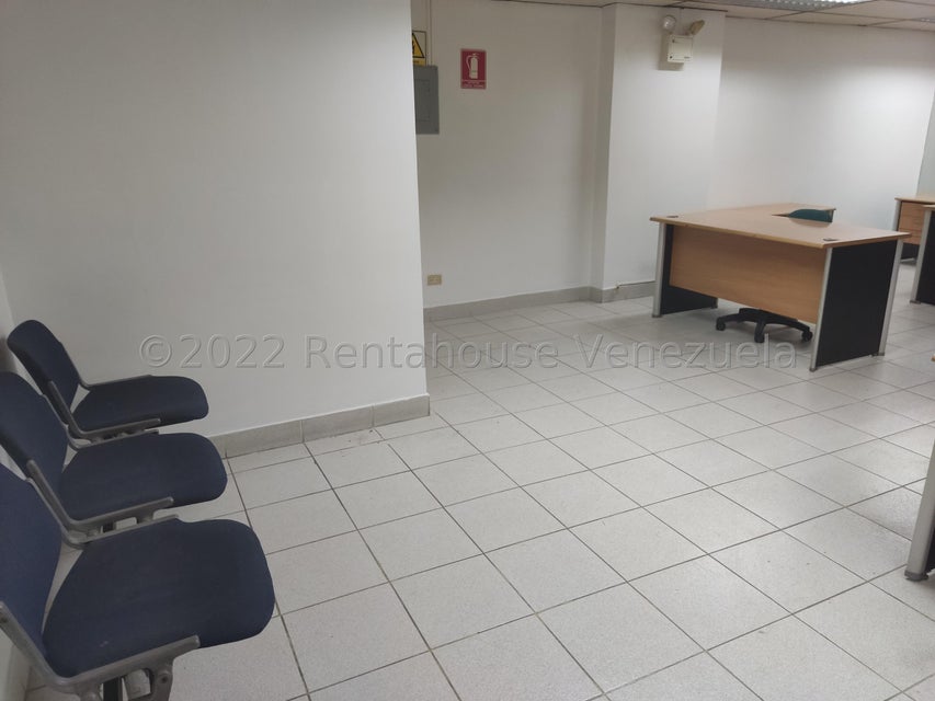 Oficina en venta en la Torre Movilnet Kerdel Valencia Carabobo Desiree Castillo Rentahouse 24-14069