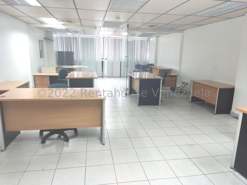 Oficina en venta en la Torre Movilnet Kerdel Valencia Carabobo Desiree Castillo Rentahouse 24-14069