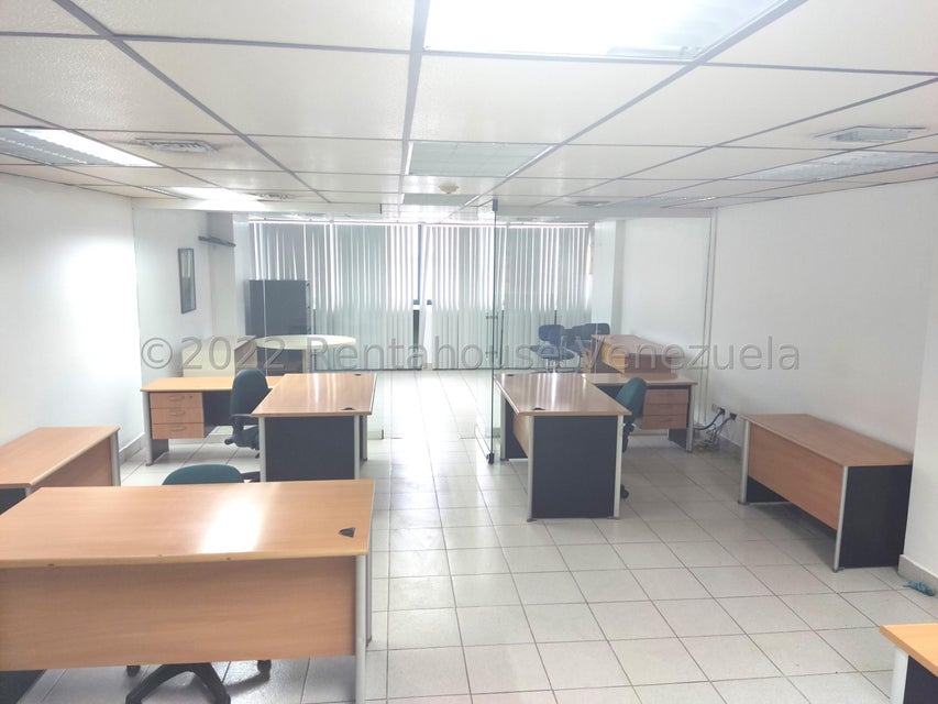 Oficina en venta en la Torre Movilnet Kerdel Valencia Carabobo Desiree Castillo Rentahouse 24-14069