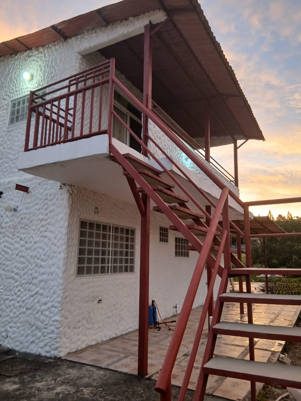 En Caripe, se vende casa con mini-apto.