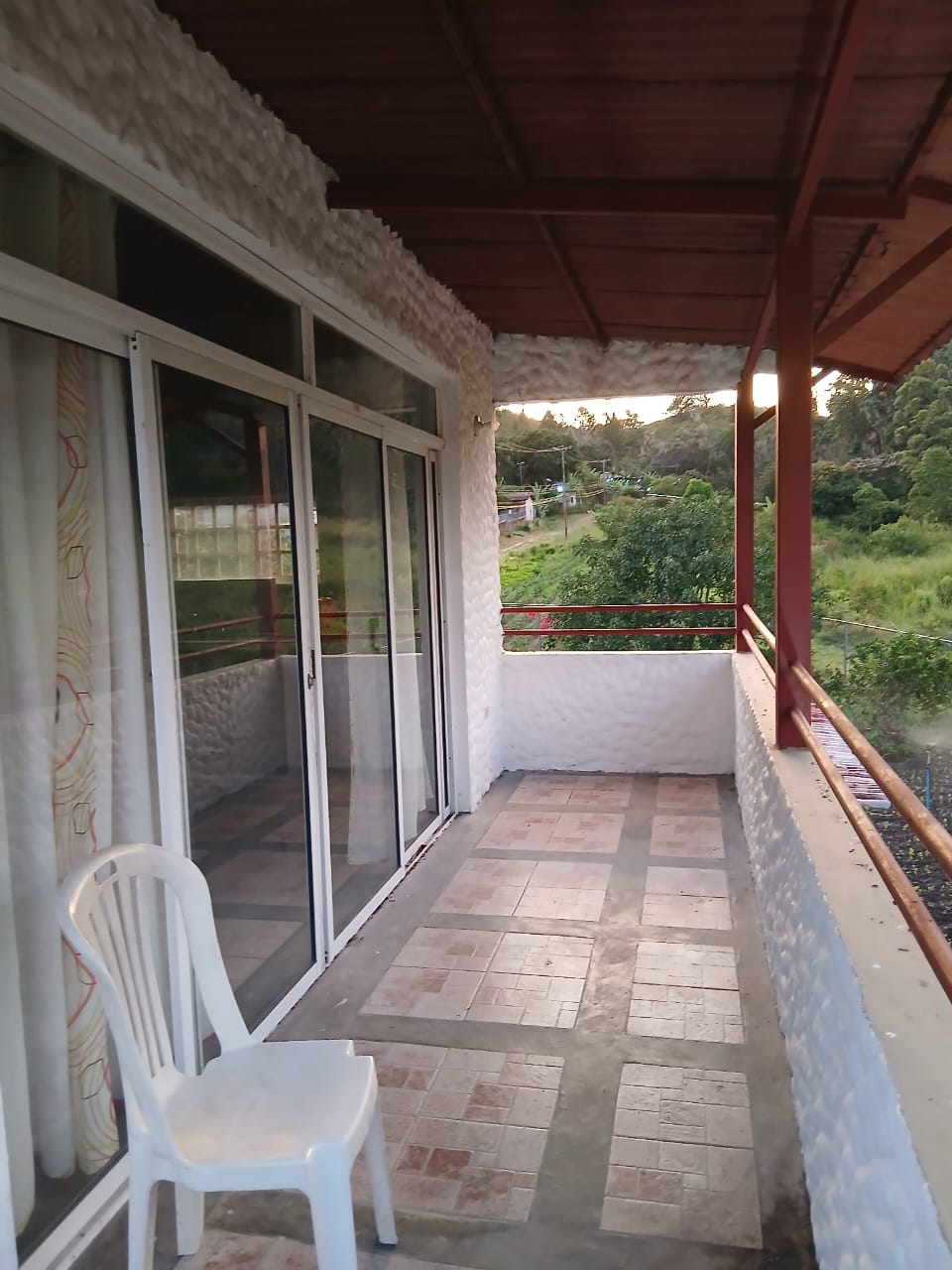 En Caripe, se vende casa con mini-apto.