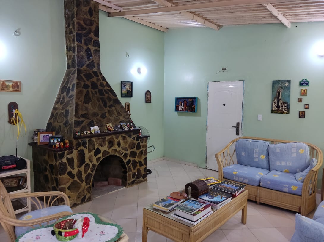 En Caripe, se vende casa con mini-apto.