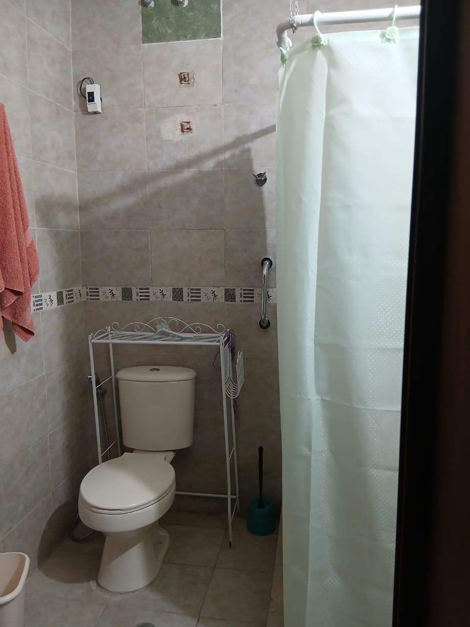 En Caripe, se vende casa con mini-apto.