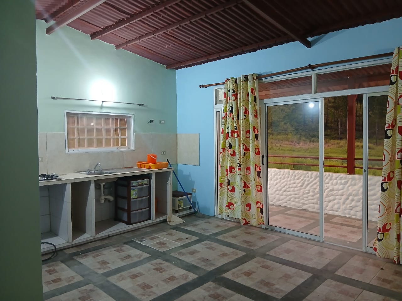 En Caripe, se vende casa con mini-apto.