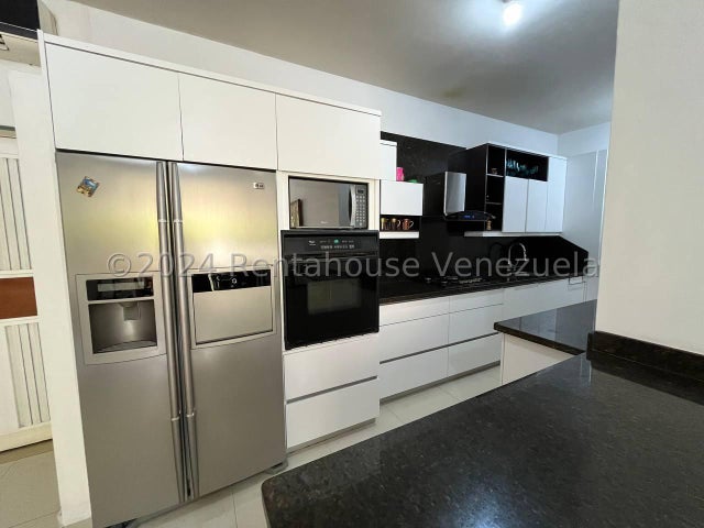 Amplio Apartamento en venta cuenta con Planta Eléctrica y Cocina Ubicado en El Parral Valencia 25-15498 ELOISA MEJIA