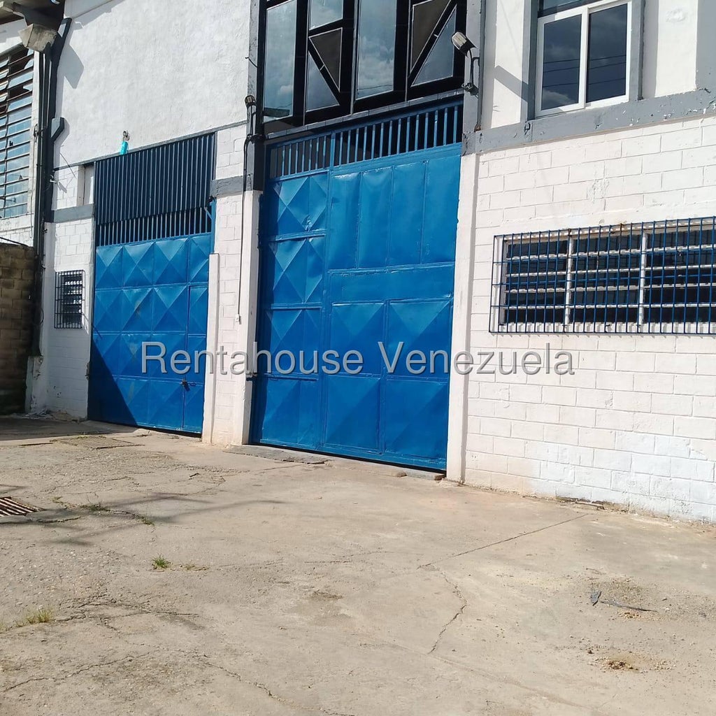 Galpón en Alquiler Av. Lisandro Alvarado Valencia, SÓLO PARA CLIENTES DIRECTOS  Tu Operación Merece Espacio, Visibilidad y Ubicación Estratégica 26-8511