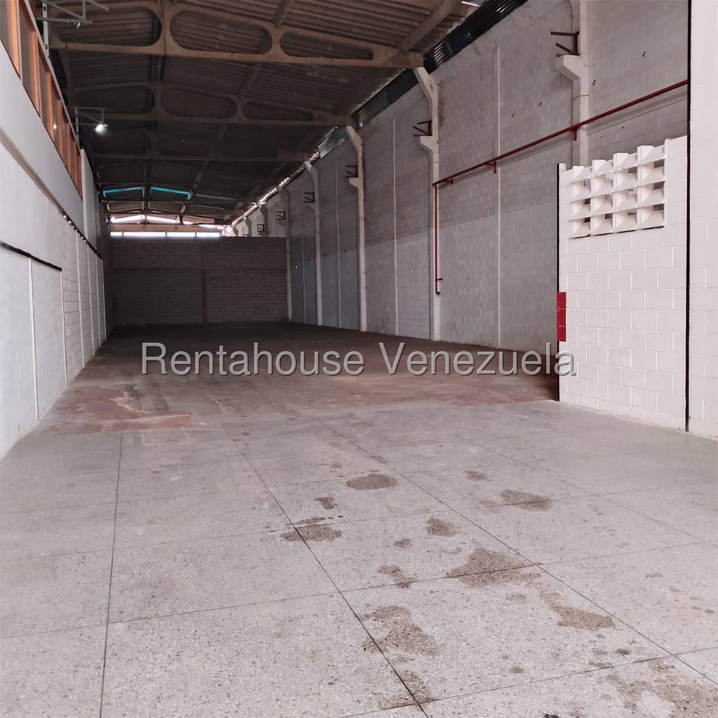 Galpón en Alquiler Av. Lisandro Alvarado Valencia, SÓLO PARA CLIENTES DIRECTOS  Tu Operación Merece Espacio, Visibilidad y Ubicación Estratégica 26-8511