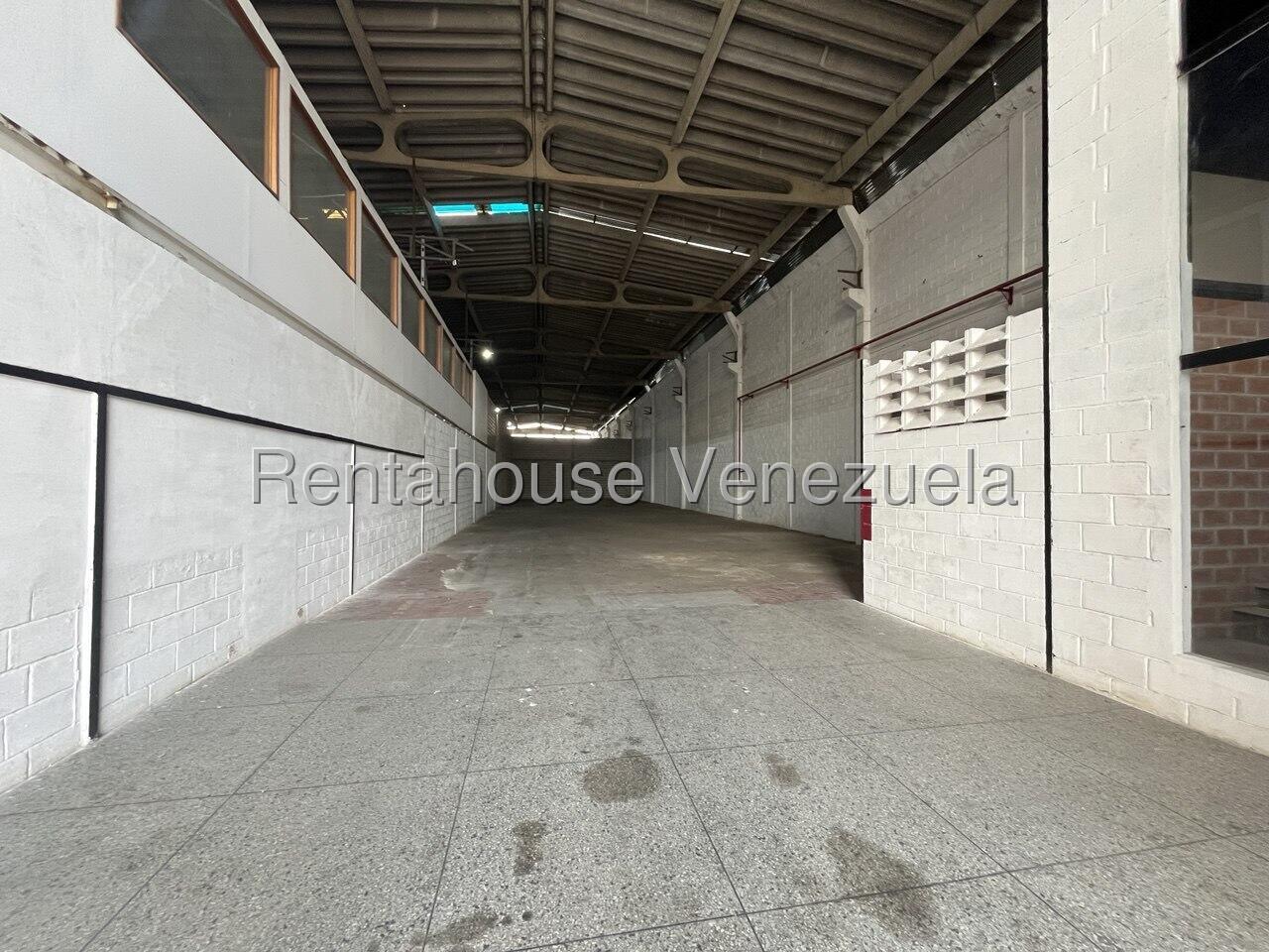 Galpón en Alquiler Av. Lisandro Alvarado Valencia, SÓLO PARA CLIENTES DIRECTOS  Tu Operación Merece Espacio, Visibilidad y Ubicación Estratégica 26-8511