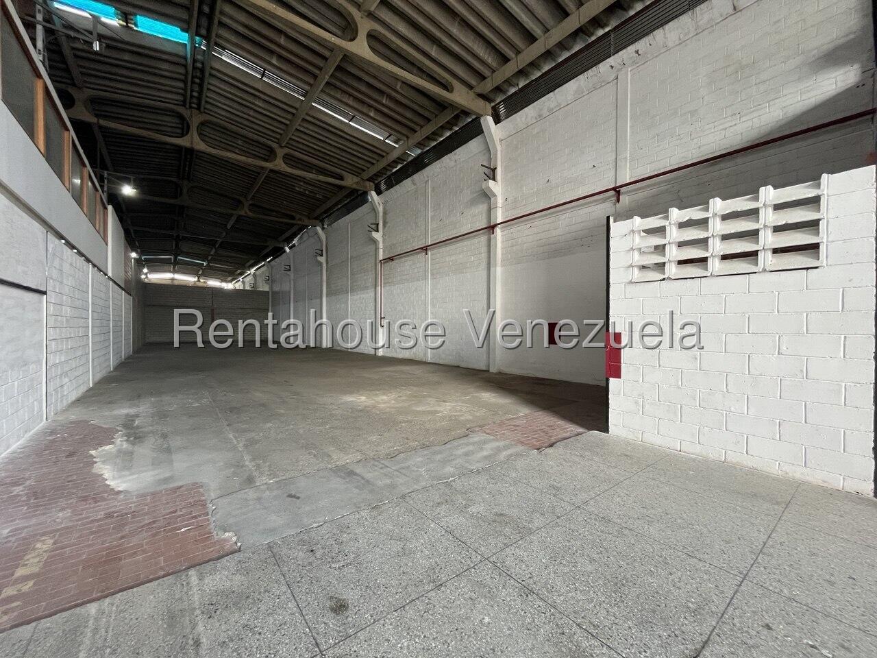Galpón en Alquiler Av. Lisandro Alvarado Valencia, SÓLO PARA CLIENTES DIRECTOS  Tu Operación Merece Espacio, Visibilidad y Ubicación Estratégica 26-8511
