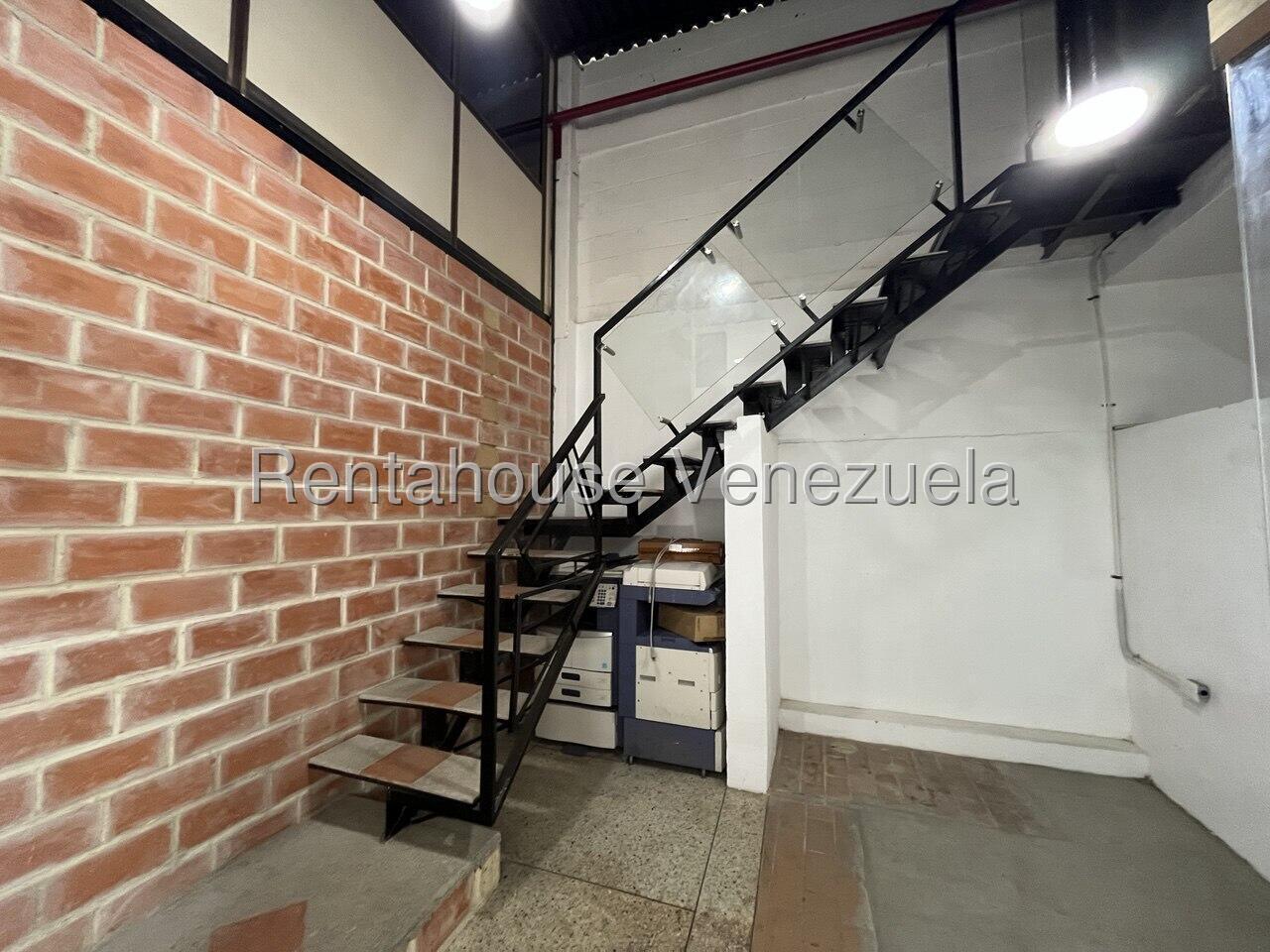 Galpón en Alquiler Av. Lisandro Alvarado Valencia, SÓLO PARA CLIENTES DIRECTOS  Tu Operación Merece Espacio, Visibilidad y Ubicación Estratégica 26-8511