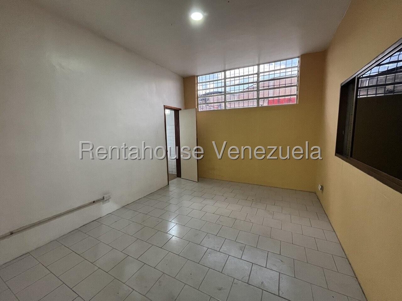 Galpón en Alquiler Av. Lisandro Alvarado Valencia, SÓLO PARA CLIENTES DIRECTOS  Tu Operación Merece Espacio, Visibilidad y Ubicación Estratégica 26-8511