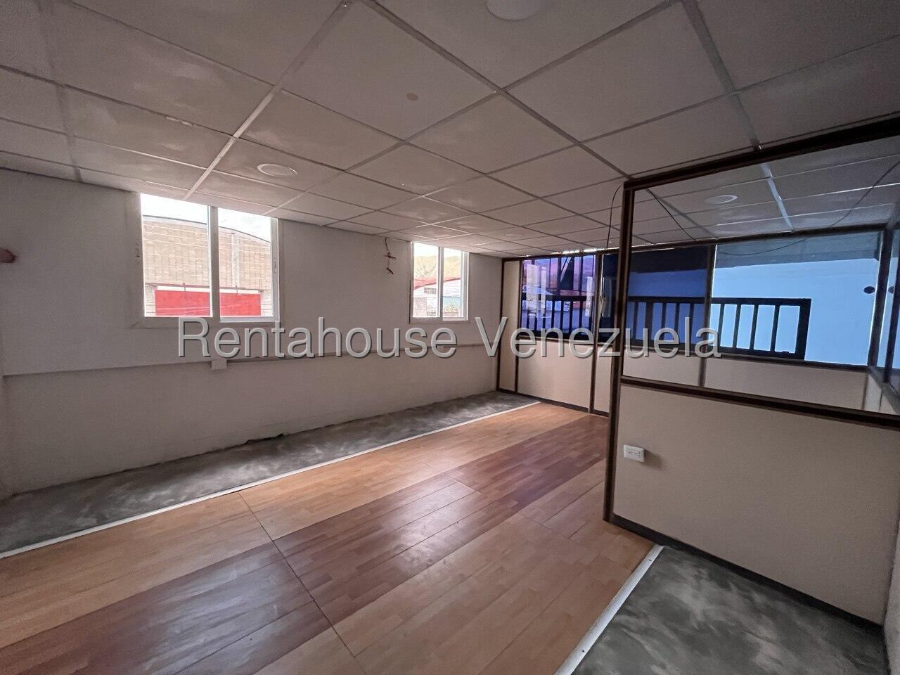 Galpón en Alquiler Av. Lisandro Alvarado Valencia, SÓLO PARA CLIENTES DIRECTOS  Tu Operación Merece Espacio, Visibilidad y Ubicación Estratégica 26-8511