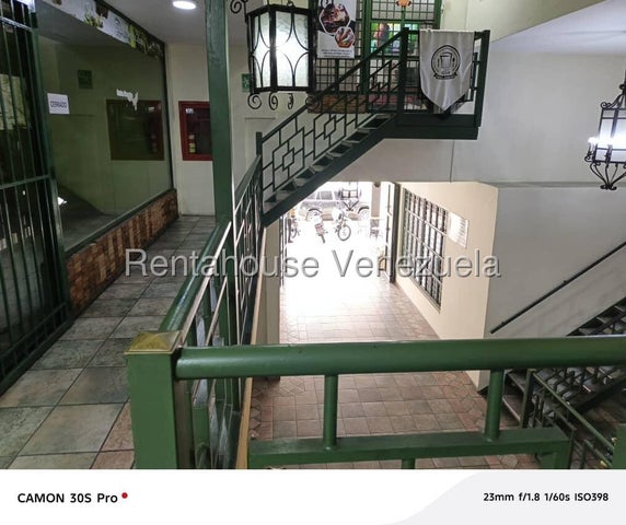 26-10983 Local Comercial en Alquiler en la Av Bolivar 