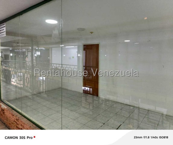 26-10983 Local Comercial en Alquiler en la Av Bolivar 